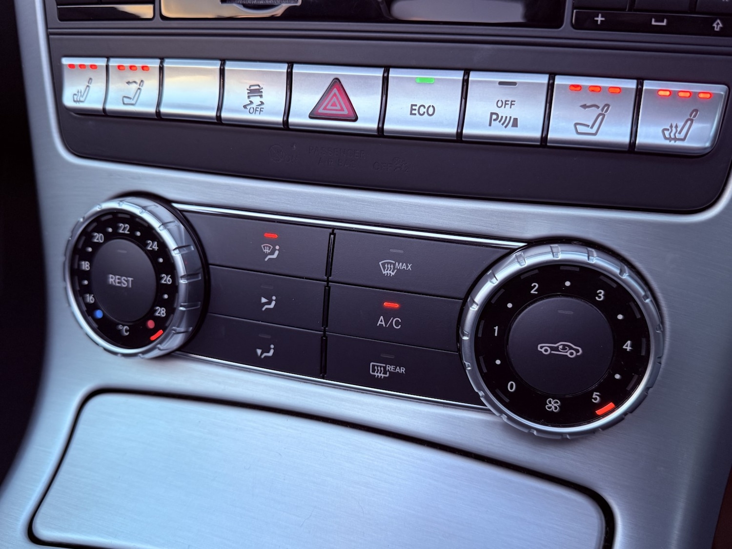 Used Mercedes-Benz SLK 2014 for sale - 76605948: Photo 32