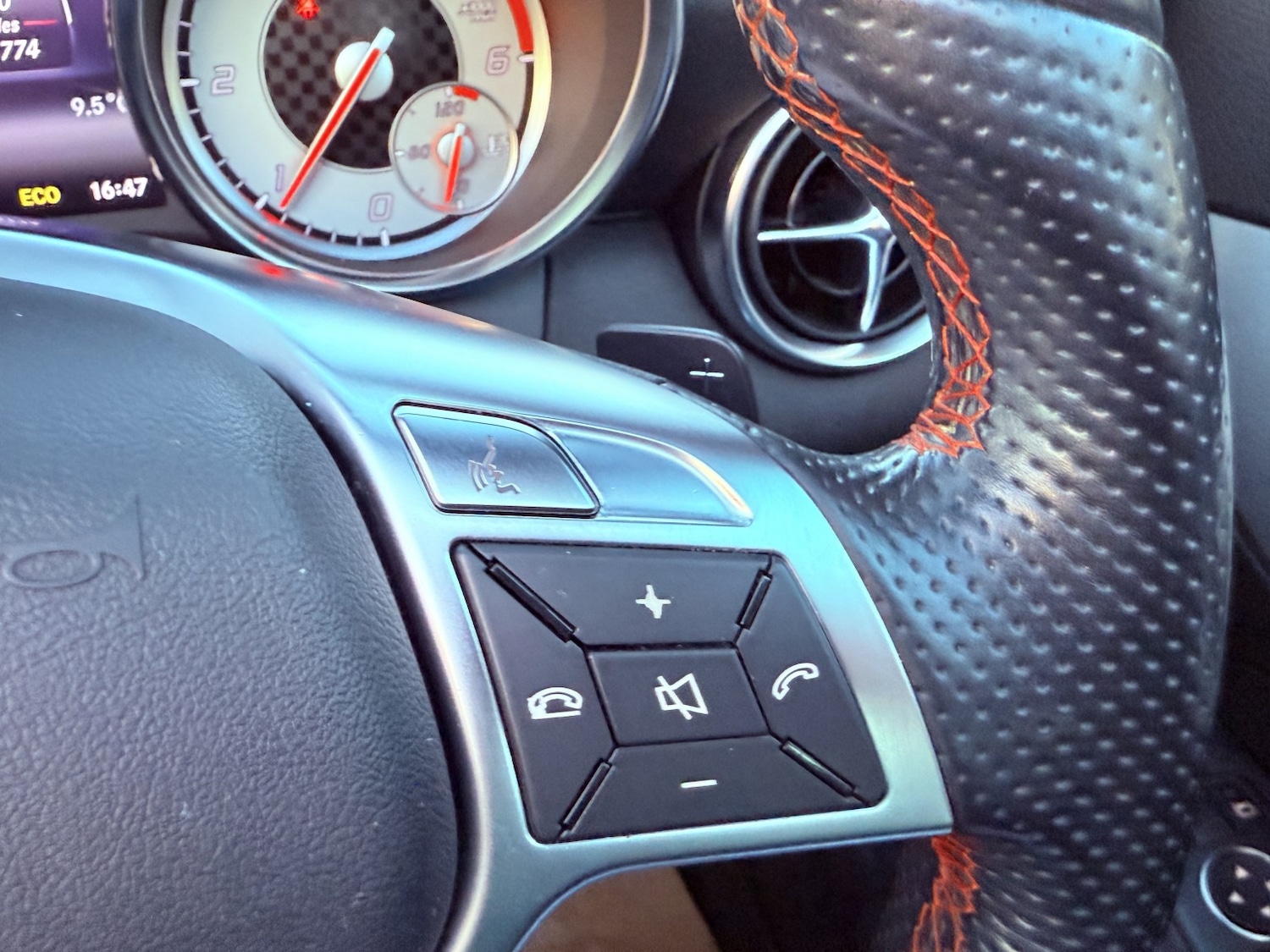 Used Mercedes-Benz SLK 2014 for sale - 76605948: Photo 37