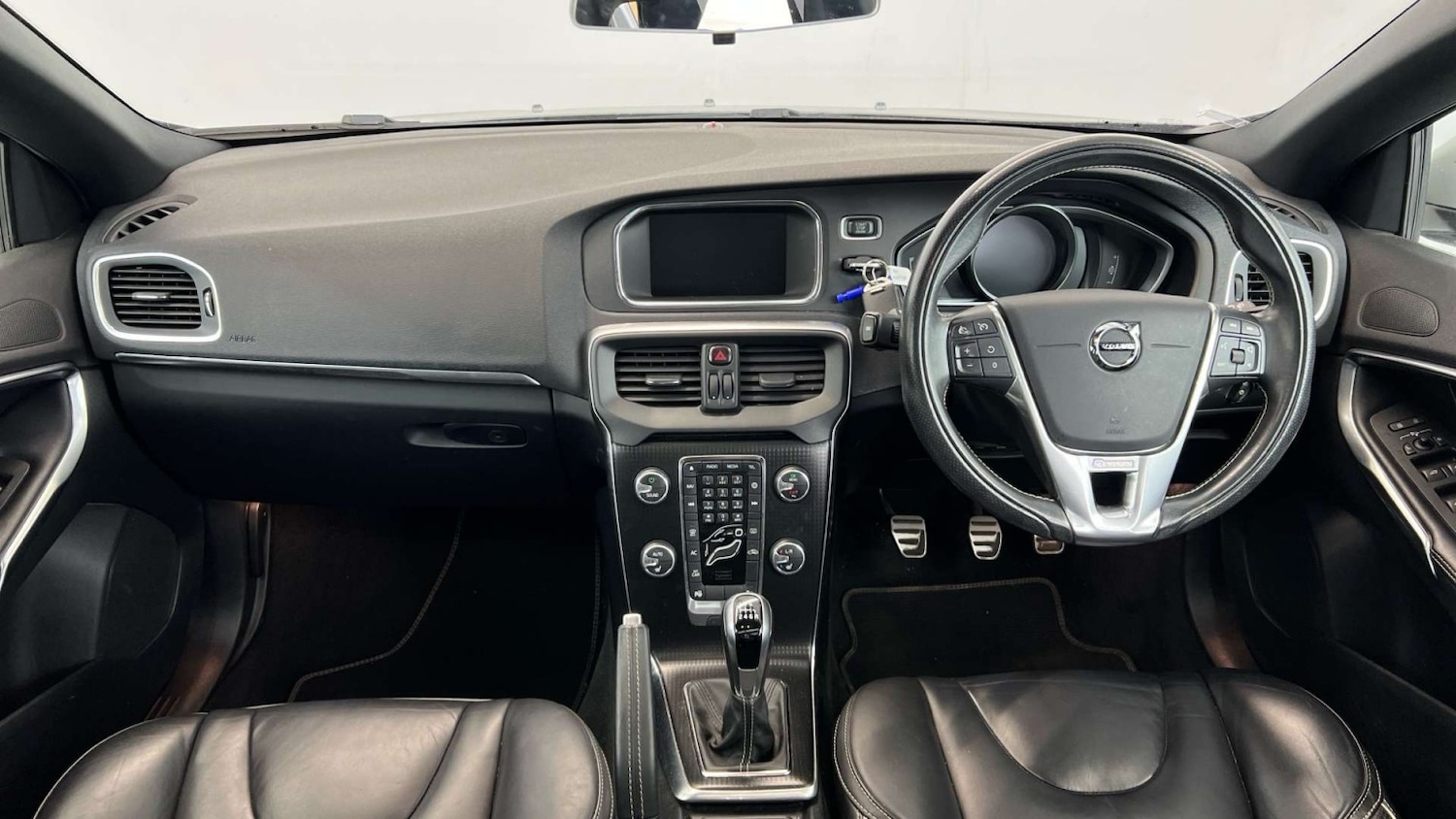 Used Volvo V40 2017 for sale - 77931266: Photo 2