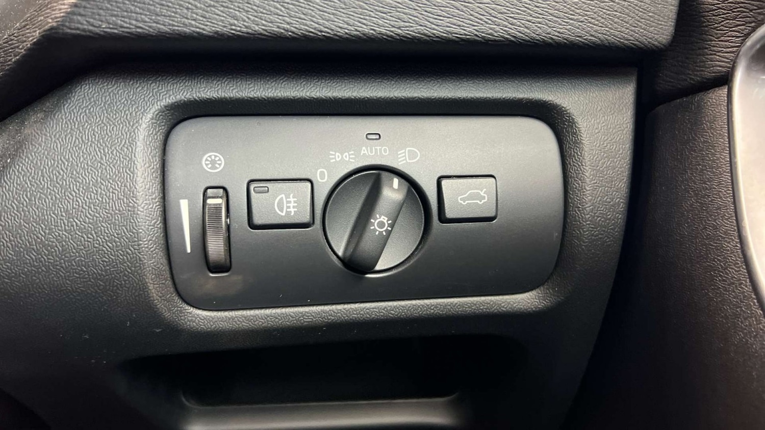 Used Volvo V40 2017 for sale - 77931266: Photo 24