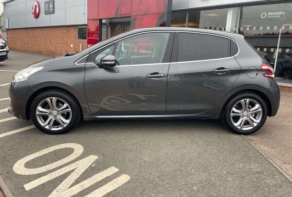 Used Peugeot 208 2015 for sale - 76305642: Photo 10