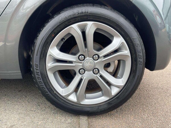 Used Peugeot 208 2015 for sale - 76305642: Photo 14