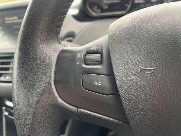 Used Peugeot 208 2015 for sale - 76305642: Photo 22