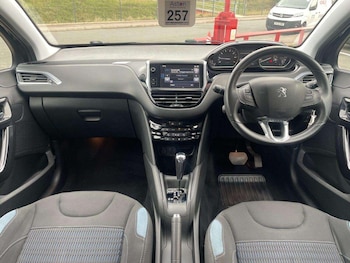 Used Peugeot 208 2015 for sale - 76305642: Photo