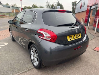 Used Peugeot 208 2015 for sale - 76305642: Photo