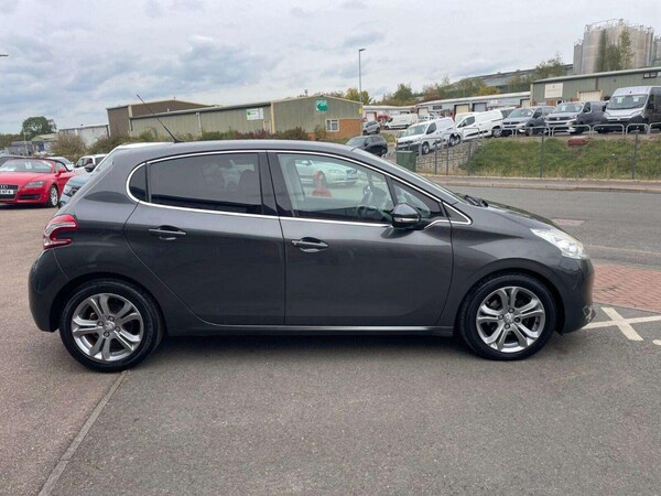 Used Peugeot 208 2015 for sale - 76305642: Photo 7