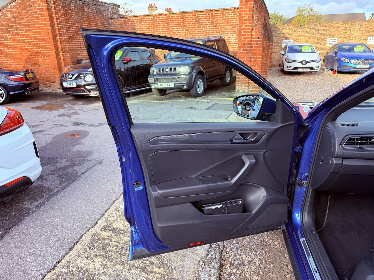 Used Volkswagen T-Roc 2018 for sale - 76358107: Photo 18