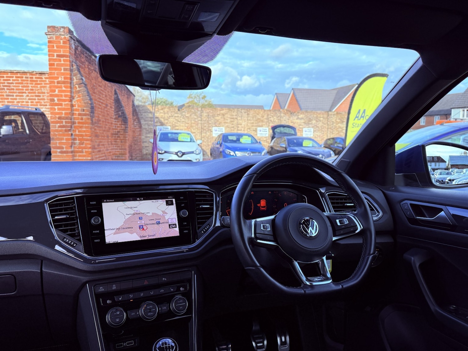 Used Volkswagen T-Roc 2018 for sale - 76358107: Photo 2