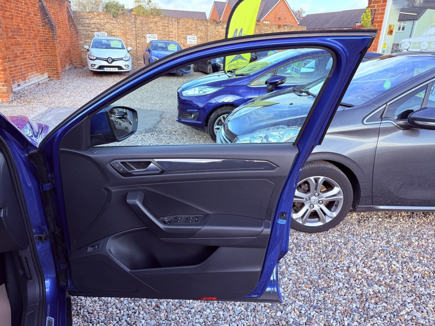 Used Volkswagen T-Roc 2018 for sale - 76358107: Photo 53