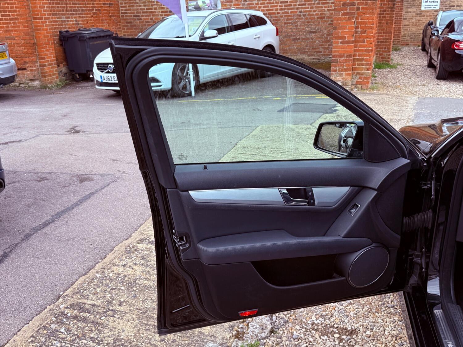 Used Mercedes-Benz C Class 2011 for sale - 76751879: Photo 24