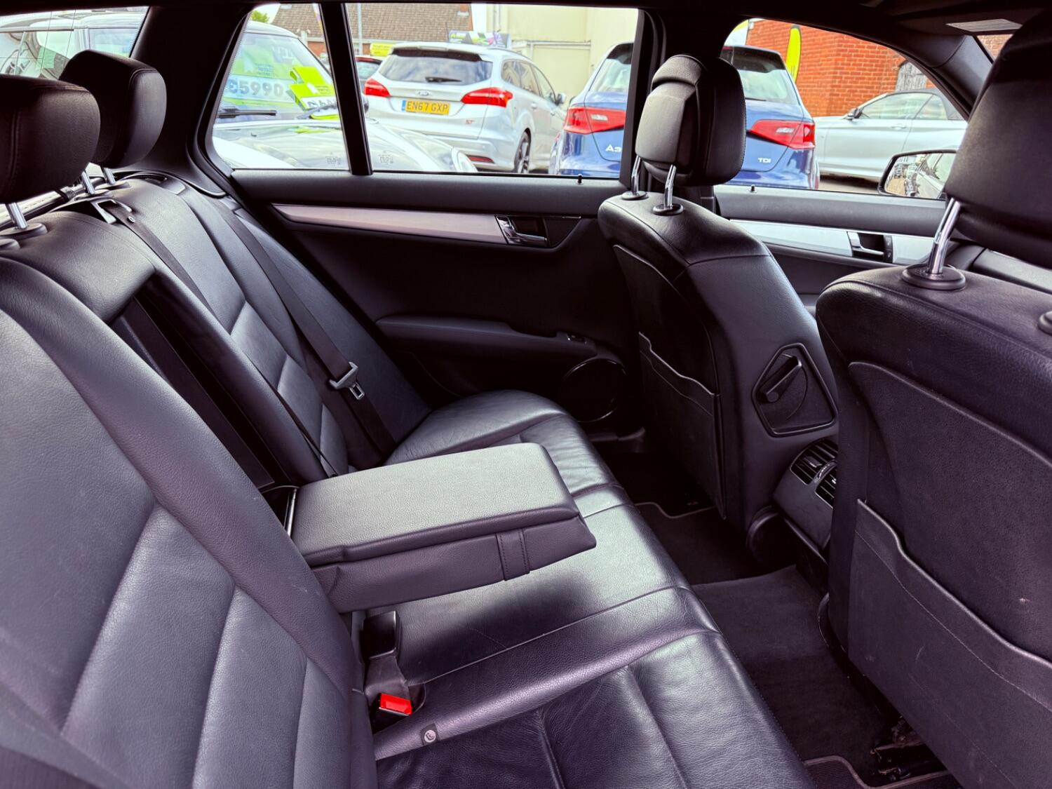 Used Mercedes-Benz C Class 2011 for sale - 76751879: Photo 28