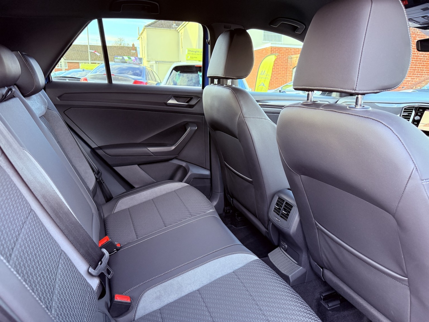 Used Volkswagen T-Roc 2018 for sale - 76769490: Photo 24