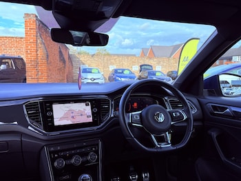 Used Volkswagen T-Roc 2018 for sale - 76769490: Photo