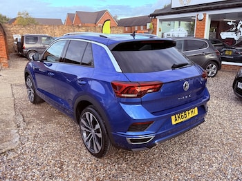 Used Volkswagen T-Roc 2018 for sale - 76769490: Photo