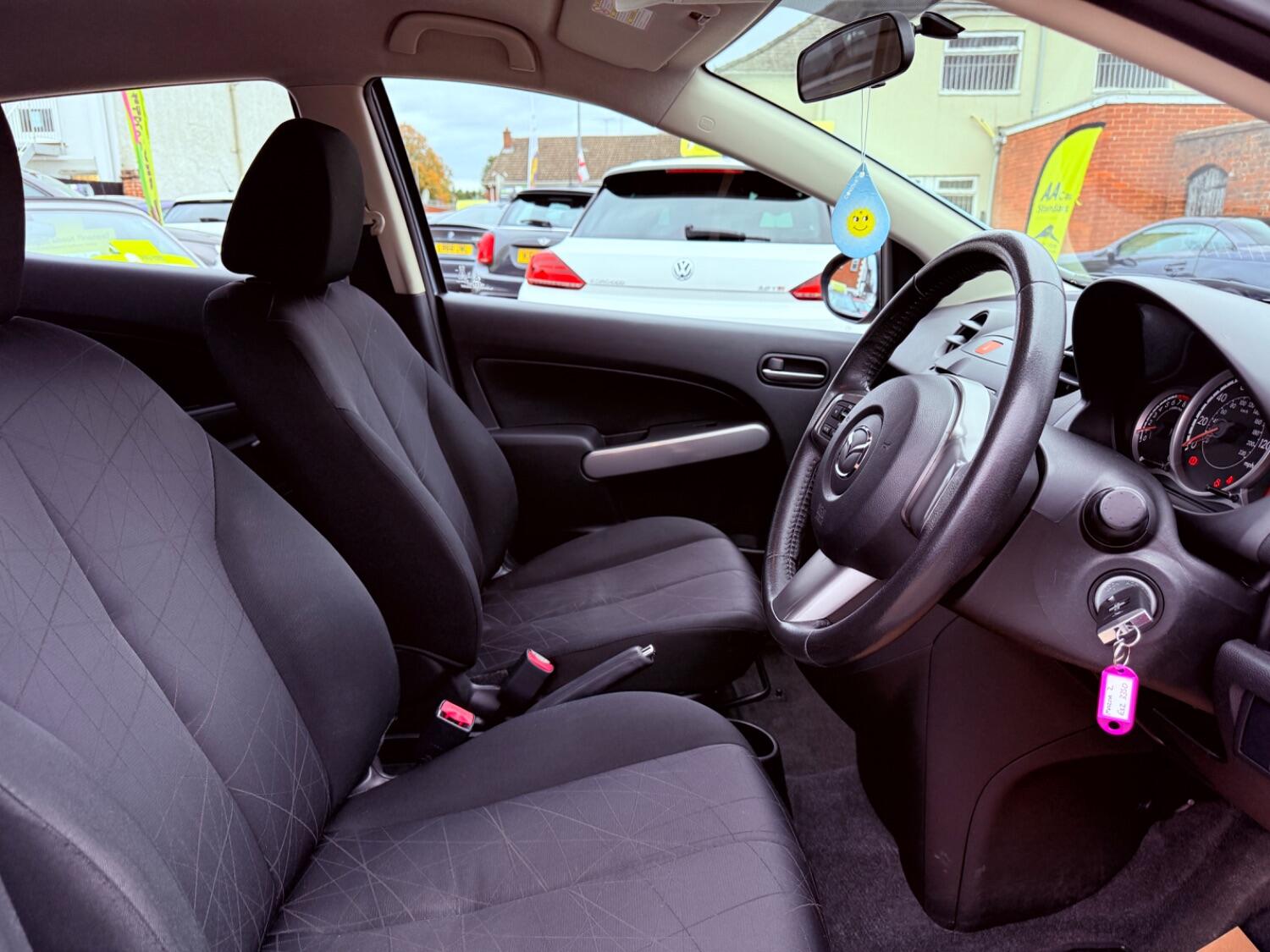 Used Mazda Mazda2 2013 for sale - 76198256: Photo 31