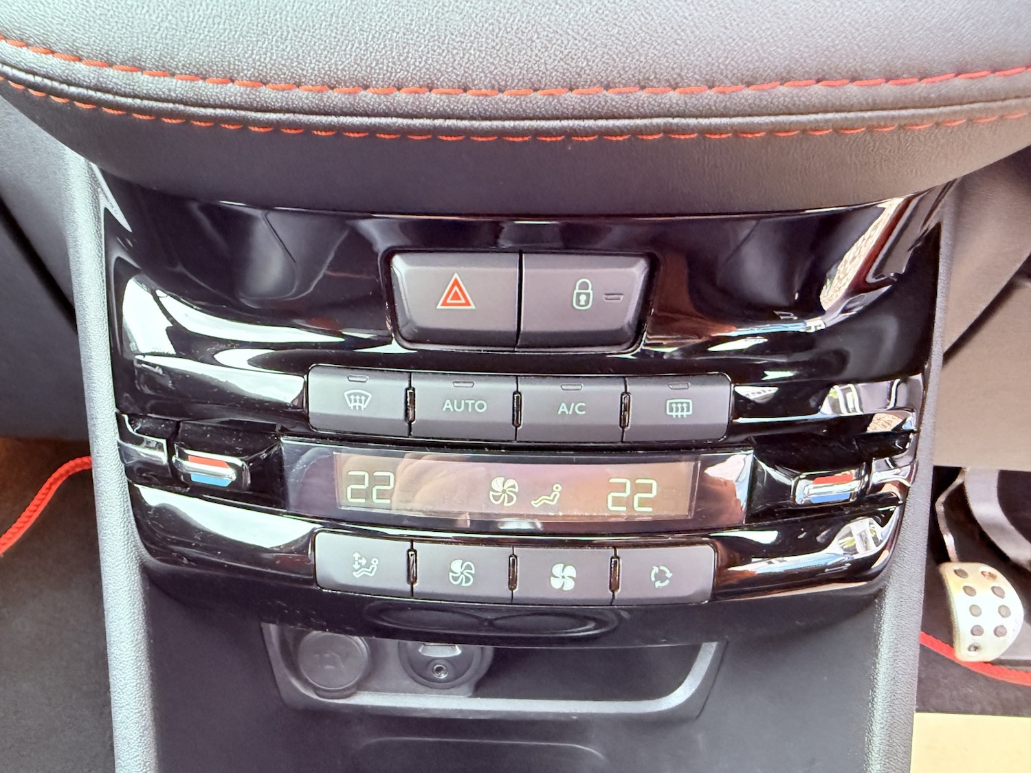 Used Peugeot 208 2017 for sale - 76896951: Photo 43