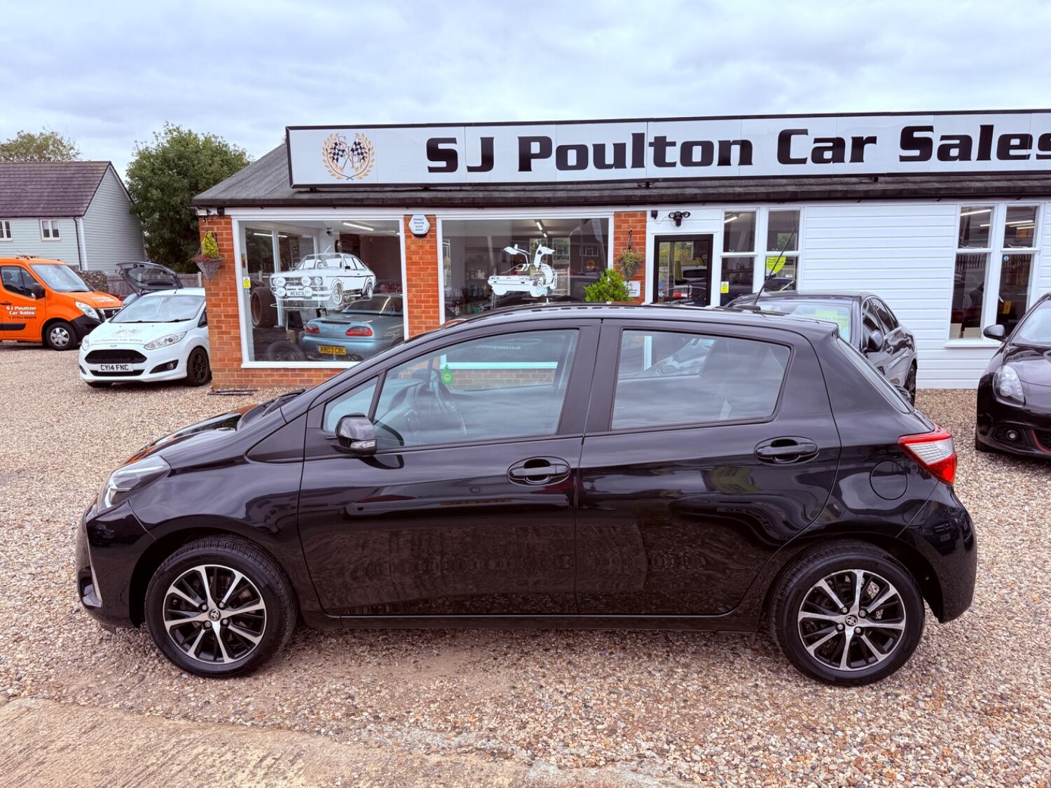 Used Toyota Yaris 2018 for sale - 76198152: Photo 11