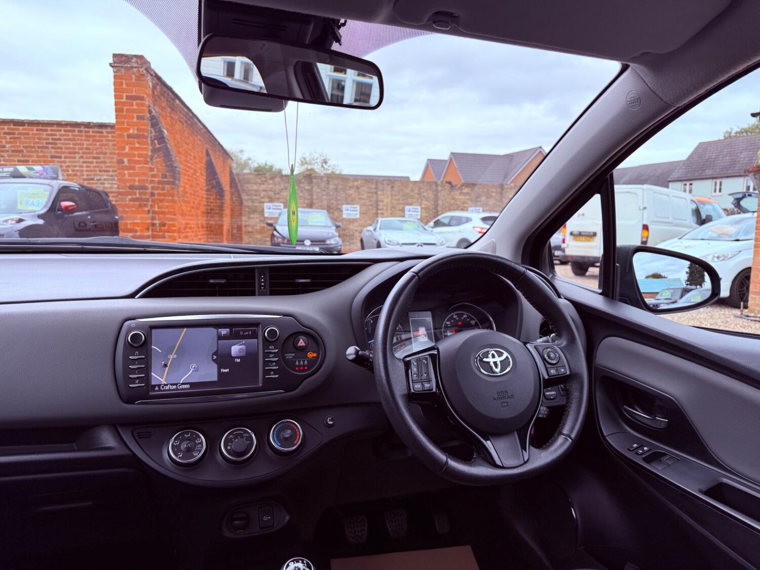 Used Toyota Yaris 2018 for sale - 76198152: Photo 2