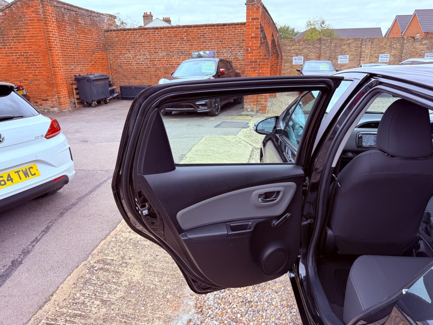 Used Toyota Yaris 2018 for sale - 76198152: Photo 20