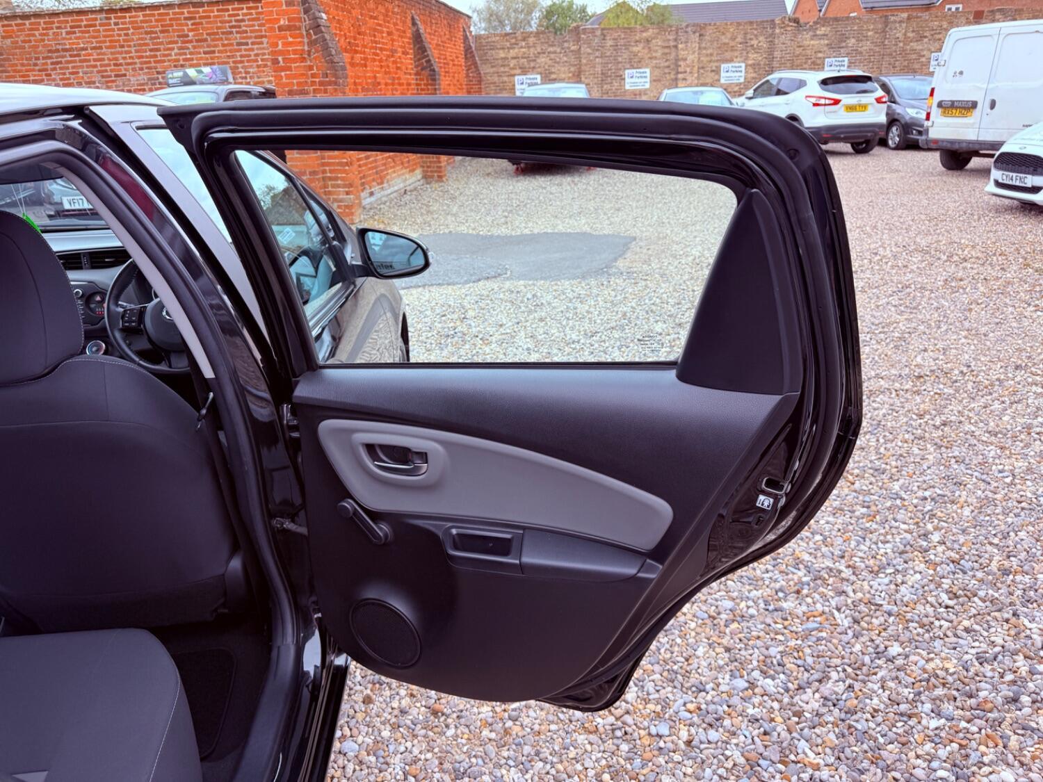 Used Toyota Yaris 2018 for sale - 76198152: Photo 23