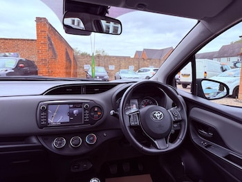Used Toyota Yaris 2018 for sale - 76198152: Photo 2