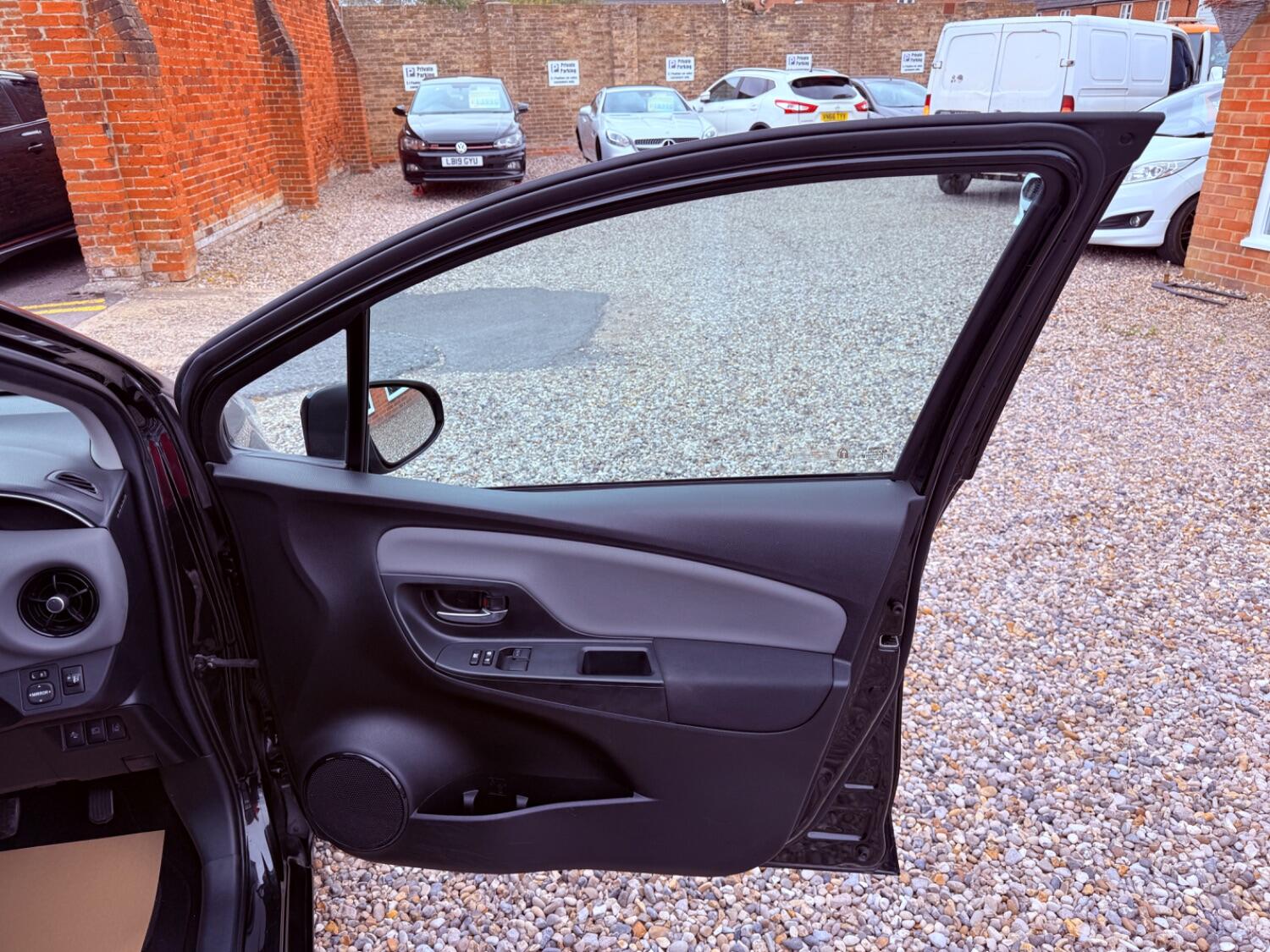 Used Toyota Yaris 2018 for sale - 76198152: Photo 39