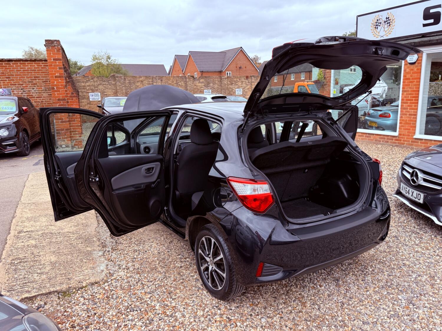 Used Toyota Yaris 2018 for sale - 76198152: Photo 47