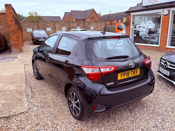 Used Toyota Yaris 2018 for sale - 76198152: Photo 4