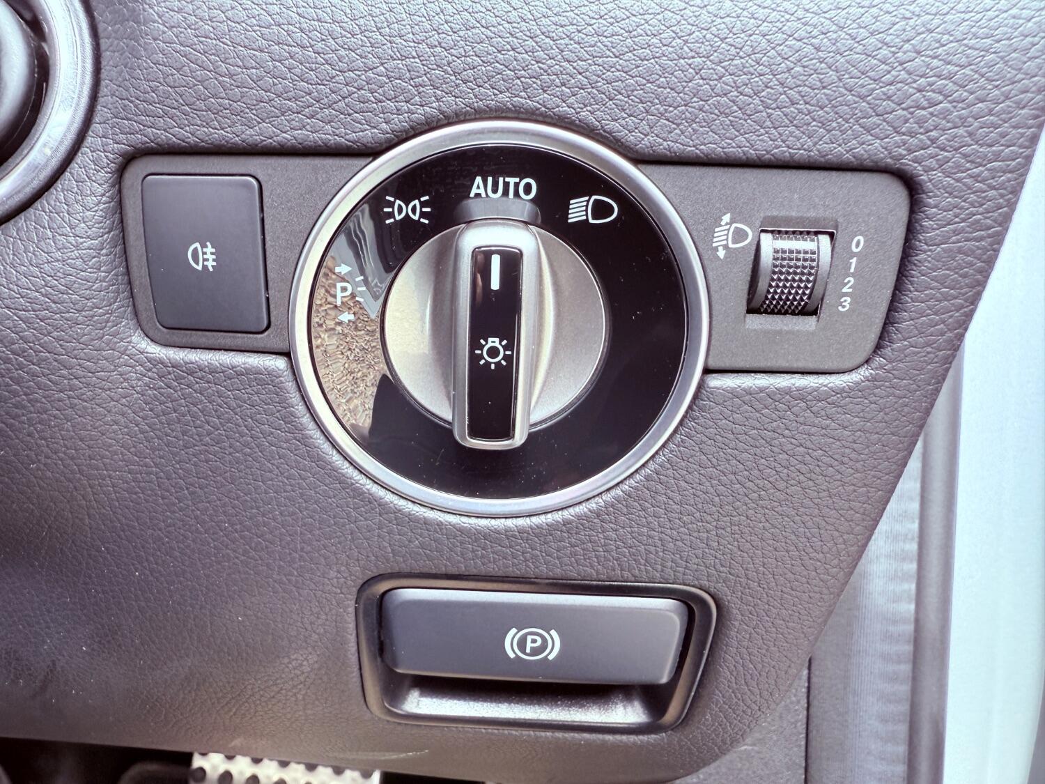 Used Mercedes-Benz SLC 2019 for sale - 76011399: Photo 41