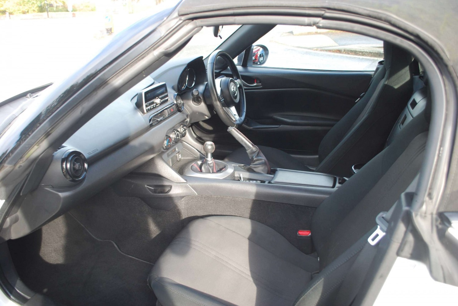 Used Mazda MX-5 2016 for sale - 76565188: Photo 2