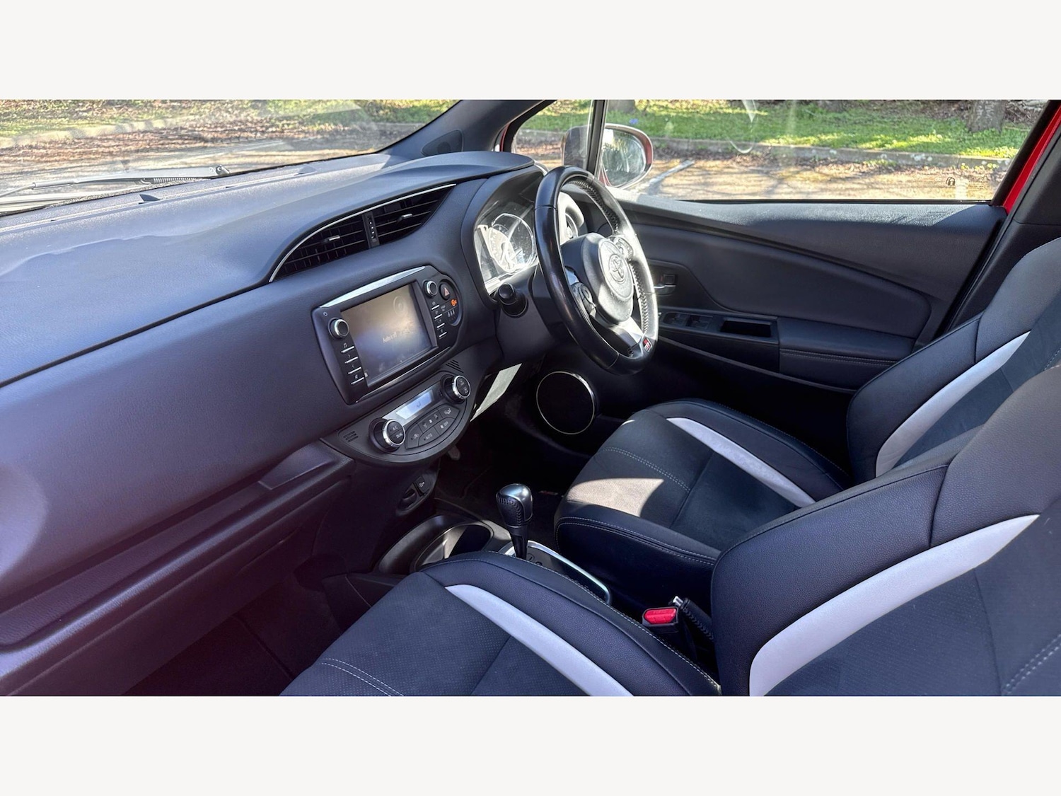 Used Toyota Yaris 2019 for sale - 77982371: Photo 12