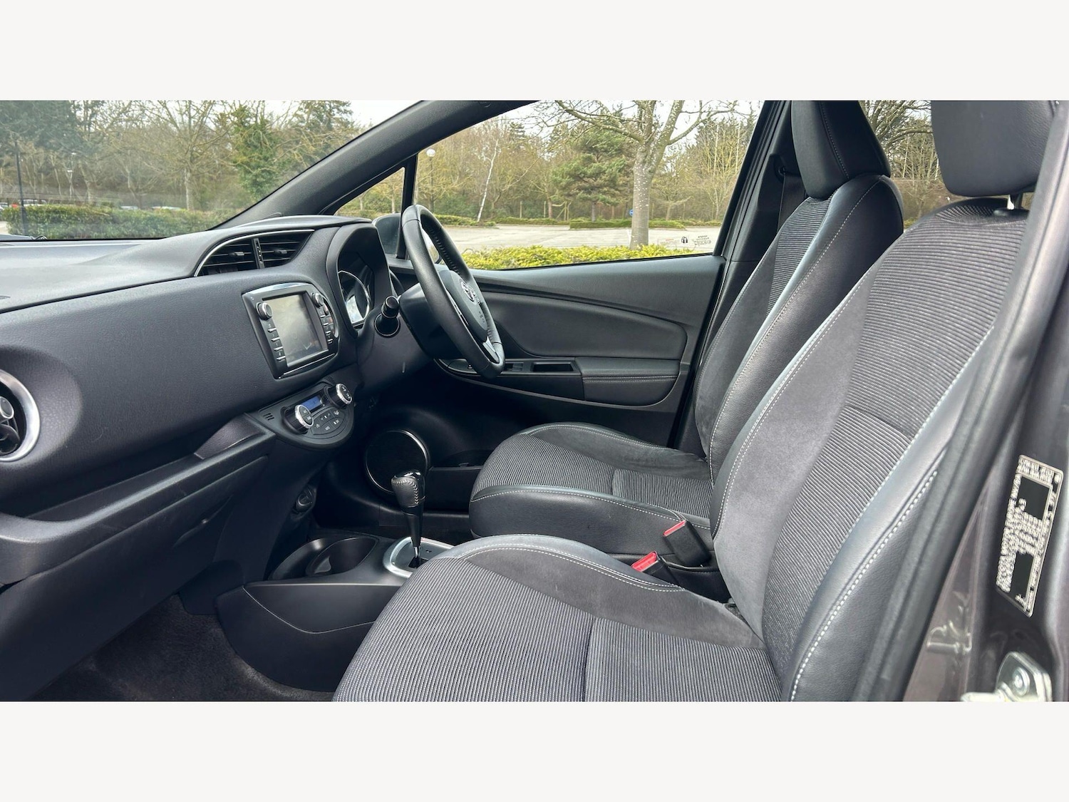 Used Toyota Yaris 2019 for sale - 77695358: Photo 12