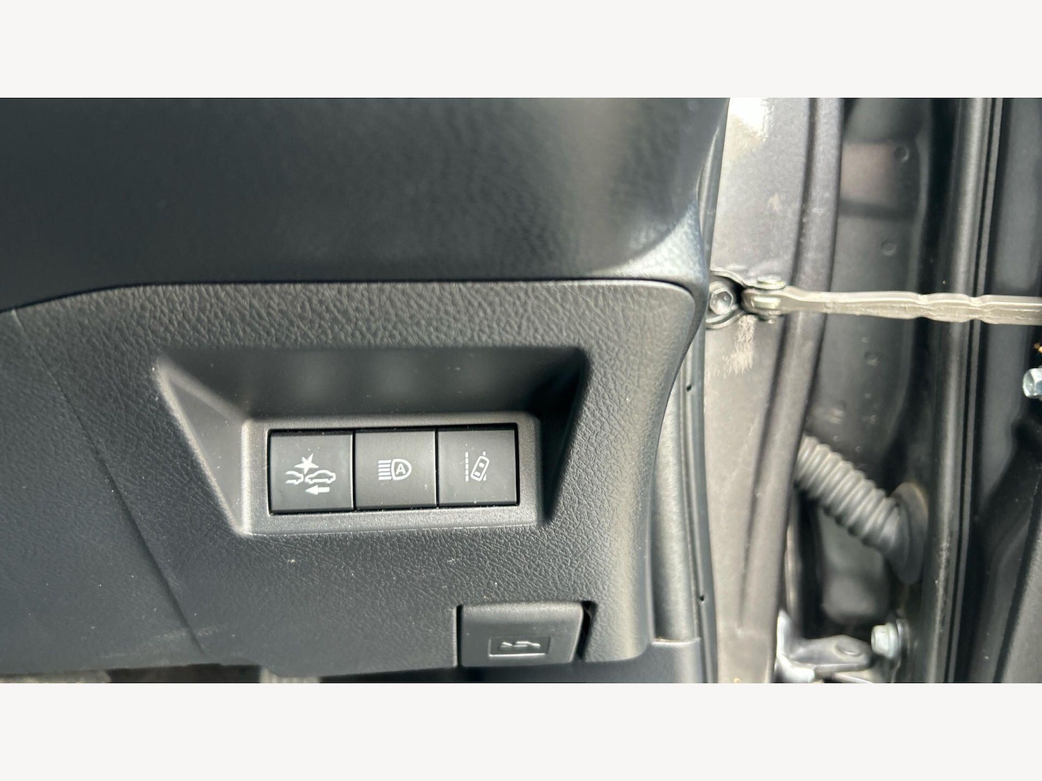 Used Toyota Yaris 2019 for sale - 77695358: Photo 31