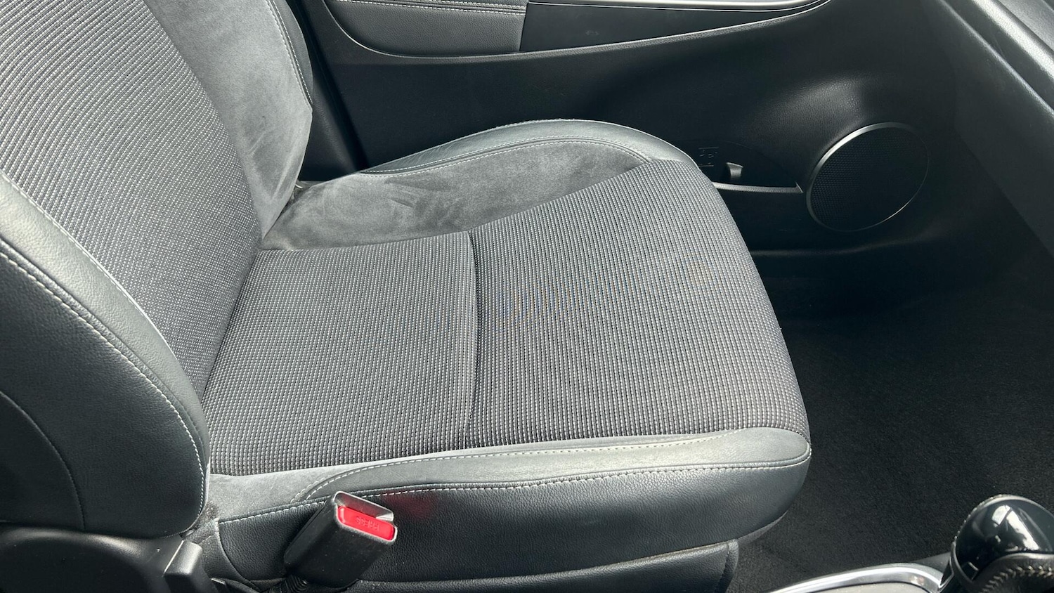 Used Toyota Yaris 2019 for sale - 77695358: Photo 40