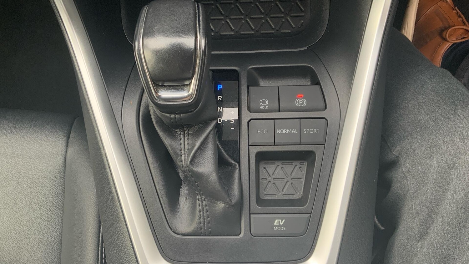 Used Toyota RAV4 2020 for sale - 76832432: Photo 40