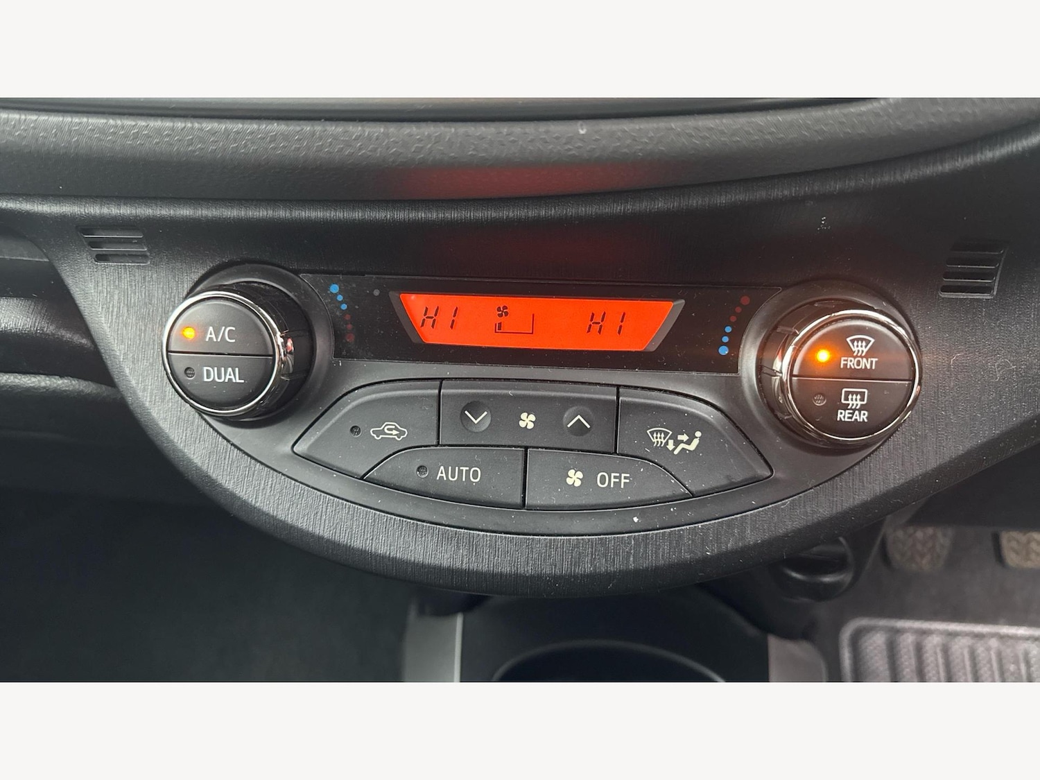 Used Toyota Yaris 2014 for sale - 77156352: Photo 29