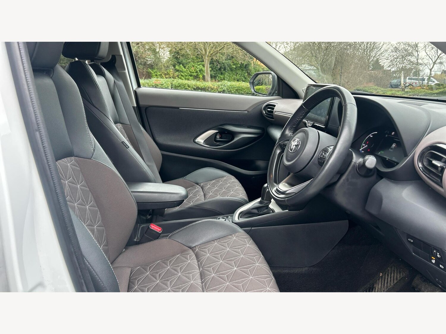 Used Toyota Yaris Cross 2023 for sale - 77440505: Photo 13