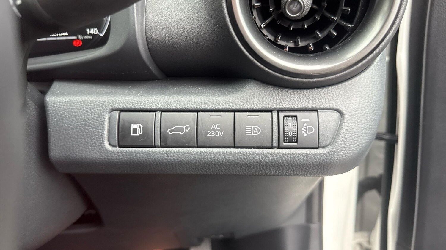 Used Toyota C-HR 2024 for sale - 77783962: Photo 42