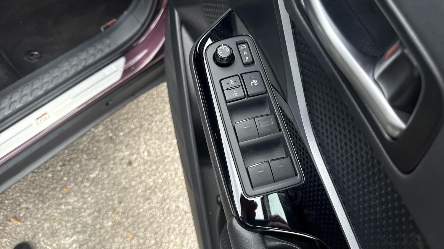 Used Toyota C-HR 2023 for sale - 78141486: Photo 31