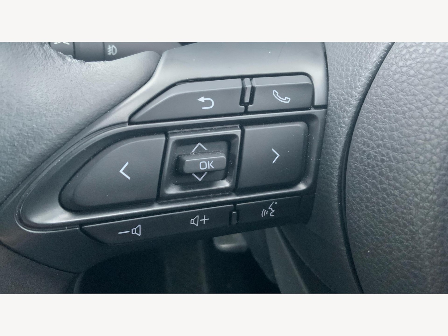 Used Toyota Yaris 2024 for sale - 77454808: Photo 29