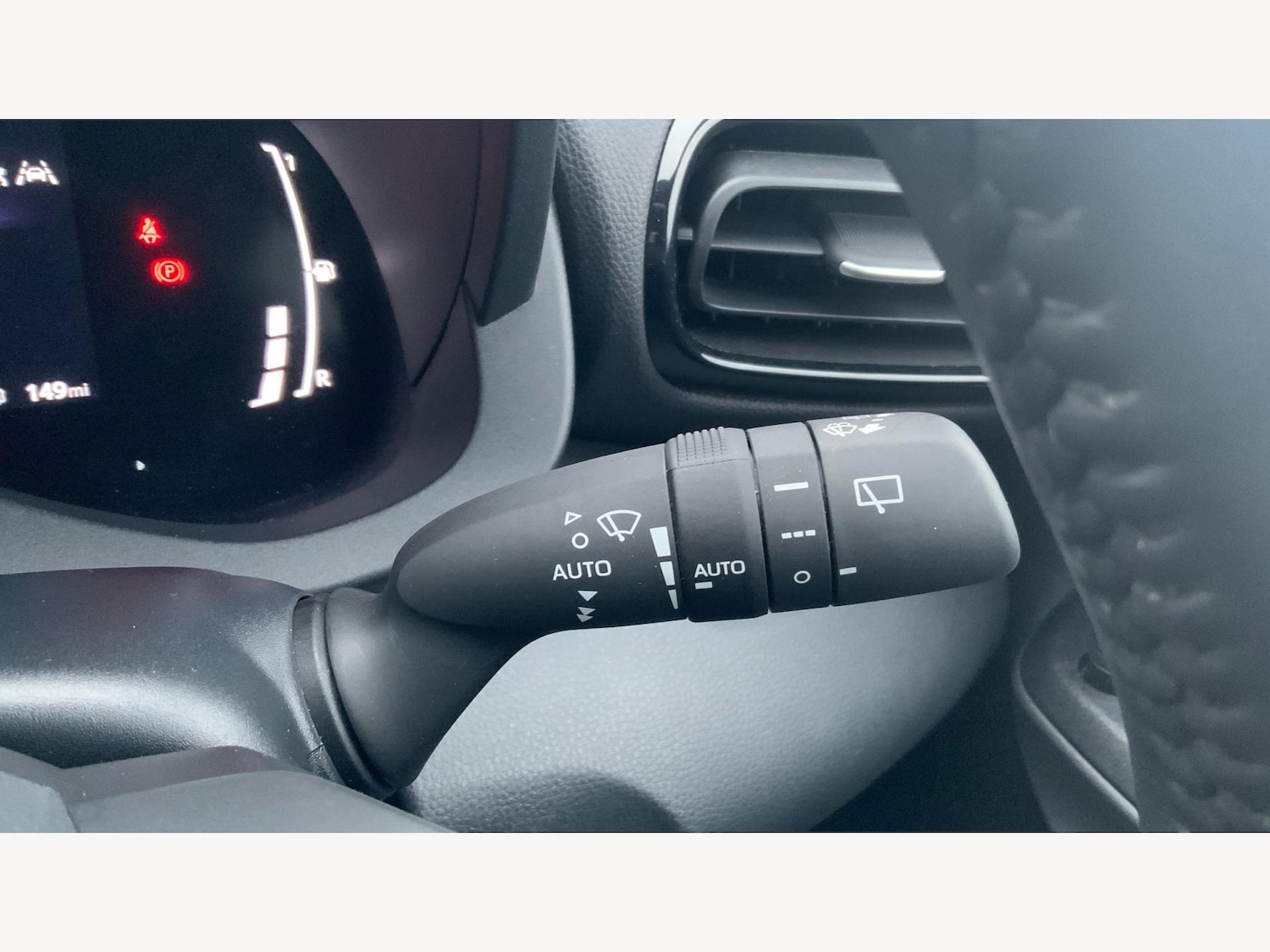 Used Toyota Yaris 2024 for sale - 77454808: Photo 31