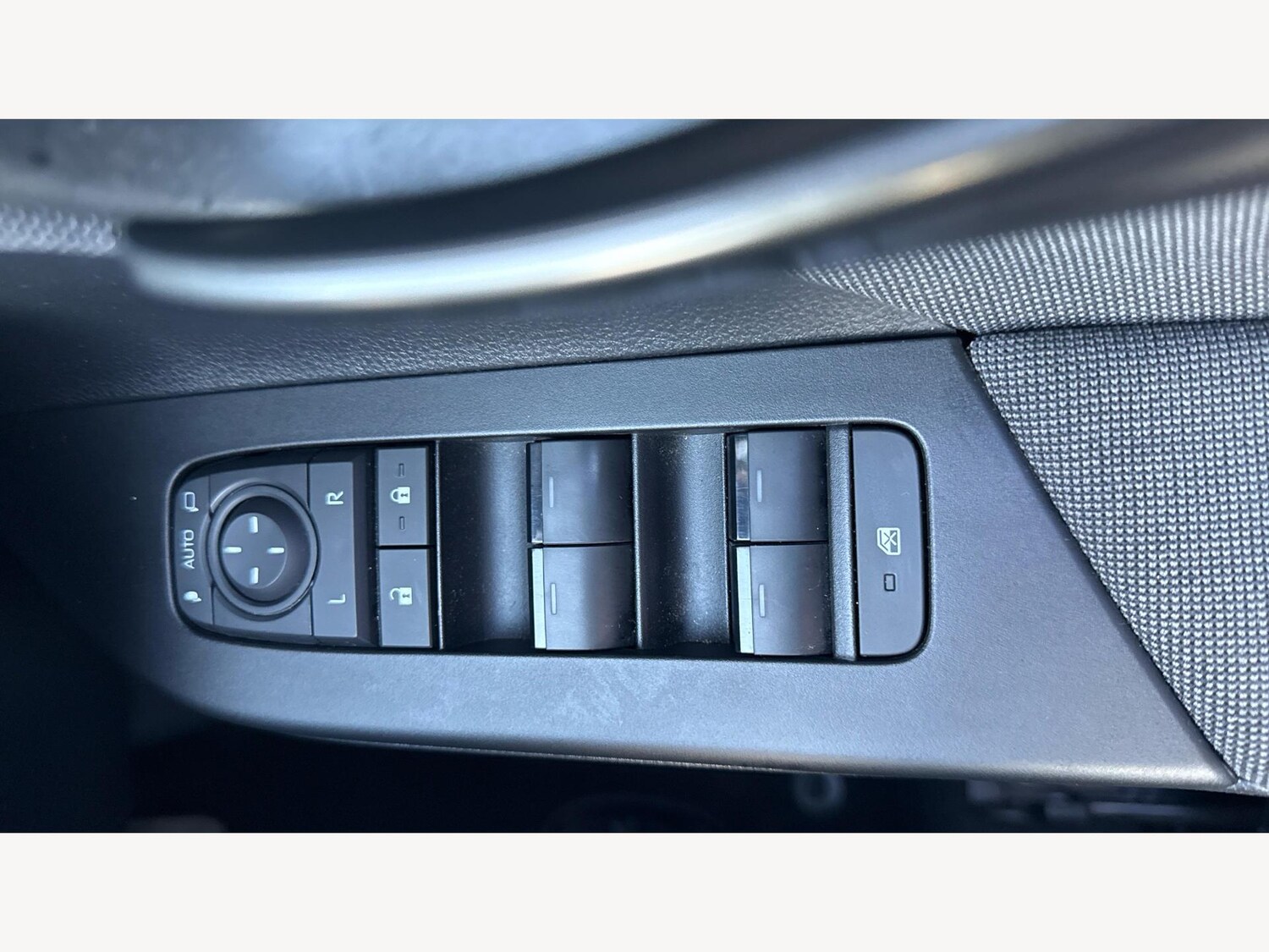 Used Toyota C-HR 2024 for sale - 77537827: Photo 26