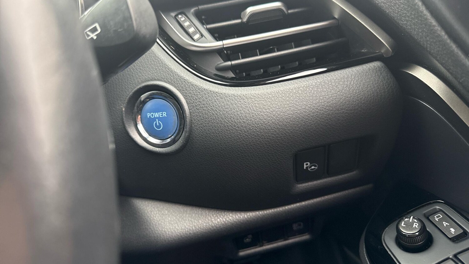 Used Toyota C-HR for sale - 77550337: Photo 32