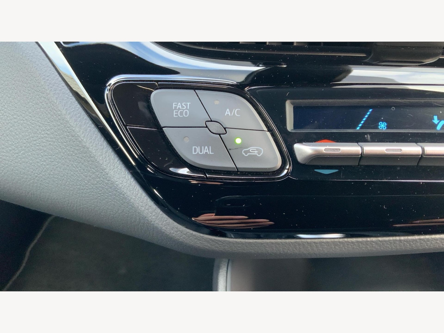 Used Toyota C-HR 2023 for sale - 77098208: Photo 29