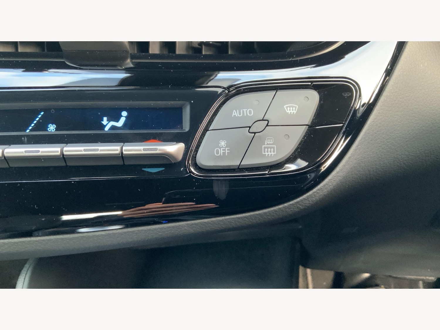 Used Toyota C-HR 2023 for sale - 77098208: Photo 30