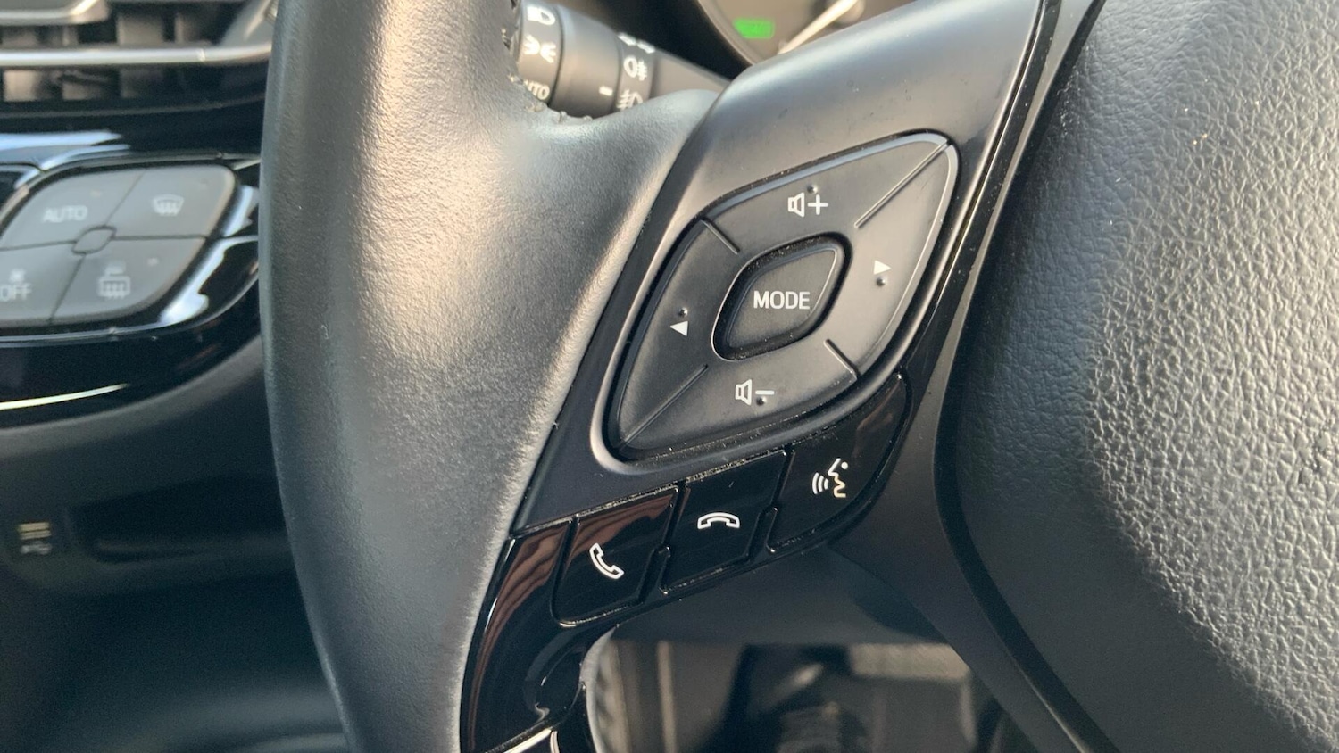 Used Toyota C-HR 2023 for sale - 77098208: Photo 33