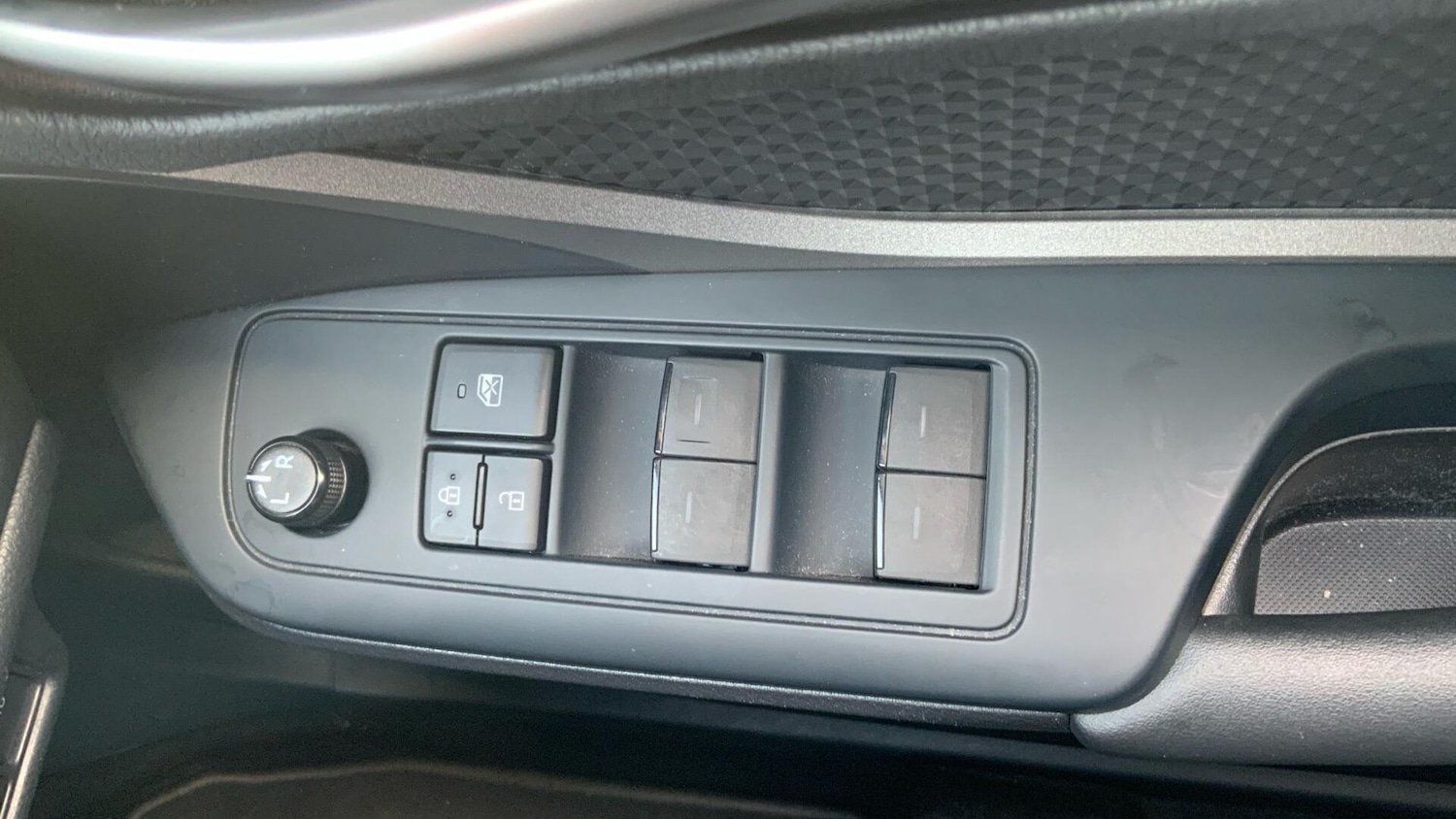 Used Toyota C-HR 2023 for sale - 77098208: Photo 40