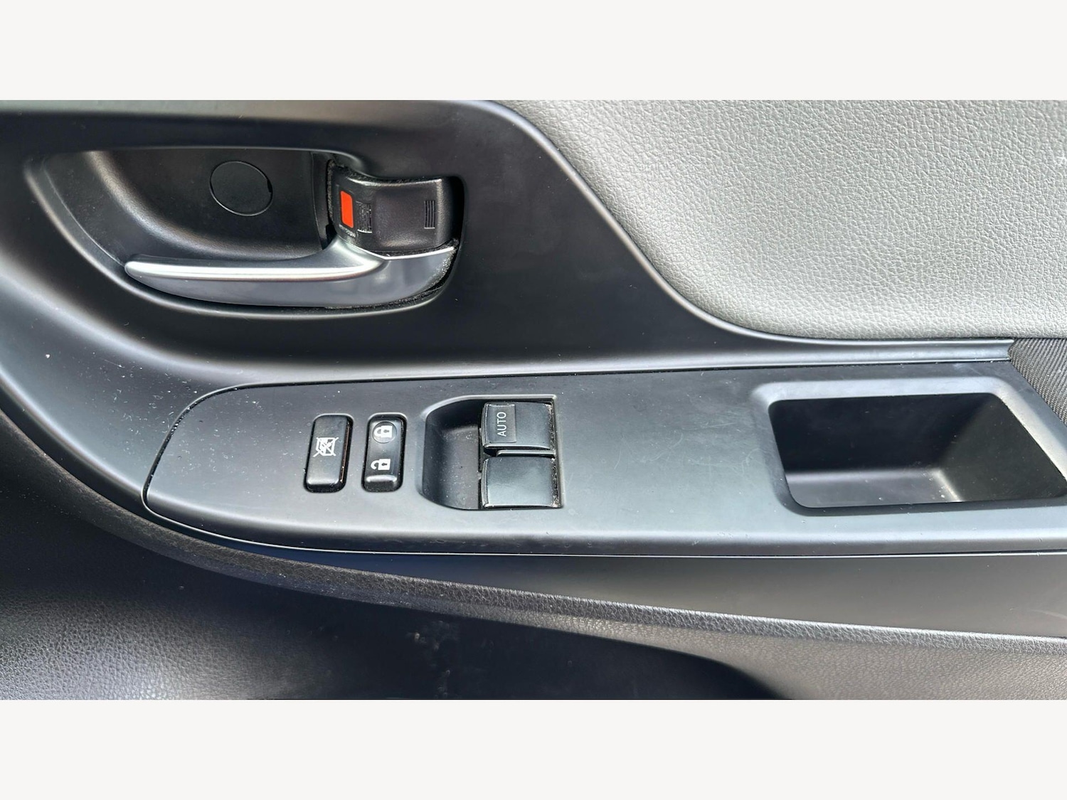 Used Toyota Yaris 2018 for sale - 77957440: Photo 26