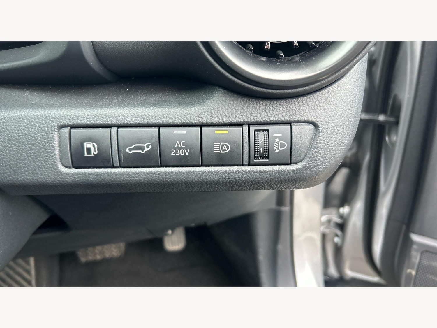 Used Toyota C-HR 2024 for sale - 77029012: Photo 25