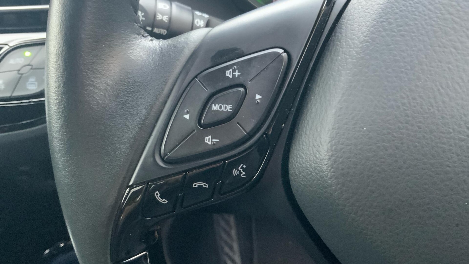 Used Toyota C-HR 2023 for sale - 76377852: Photo 37